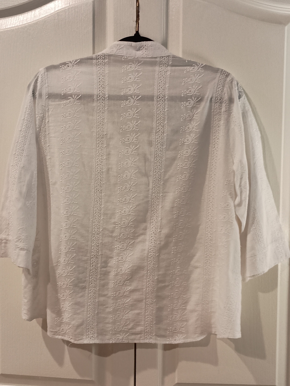 White Embroidered Floral Button-Up Blouse - Picture 9 of 9